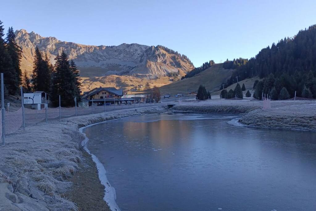 Studio Au Pied Des Pistes Avec Vue Sur La Montagne Mieussy Exterior photo